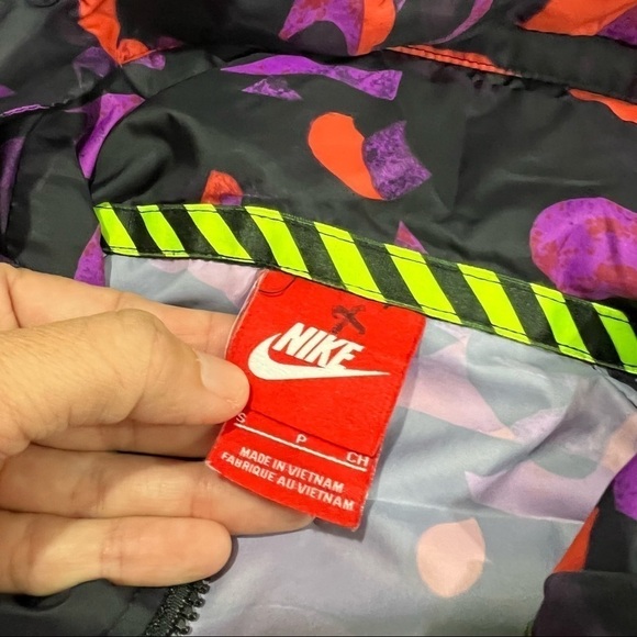 Nike T/F Camo Windrunner Purple Camo Lightweight Women's Jacket Small - Picture 8 of 13